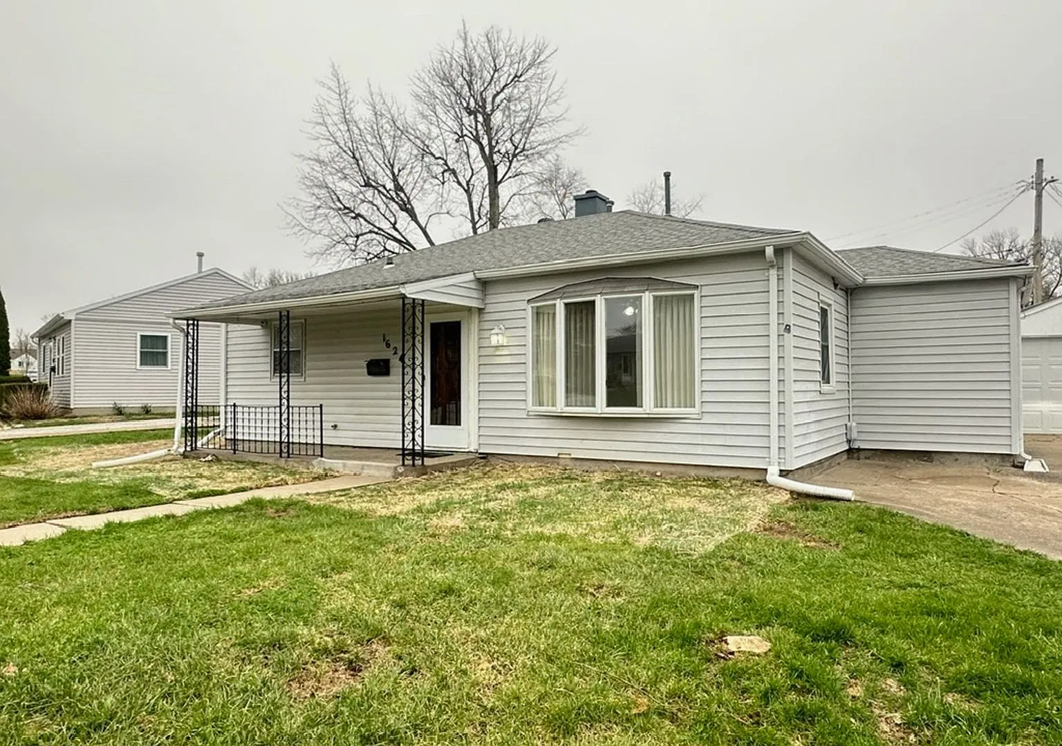 Great layout, cozy 3-bedroom, 1-bath house in a quiet neighborhood — Photo 2