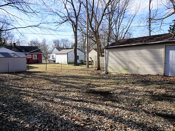 4th image of 1001 Crestwood Dr