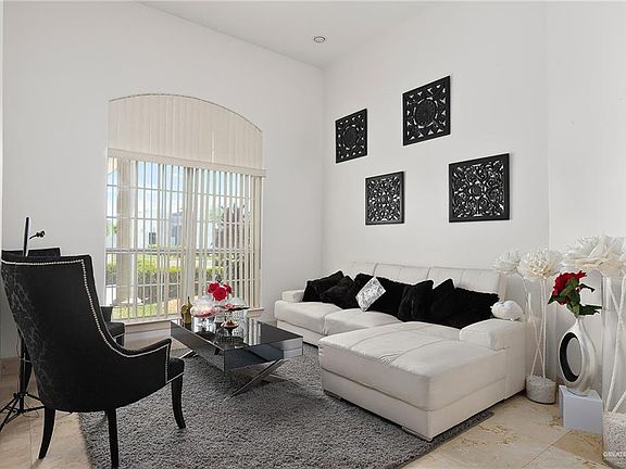 3rd image of 1802 S Lili Dr
