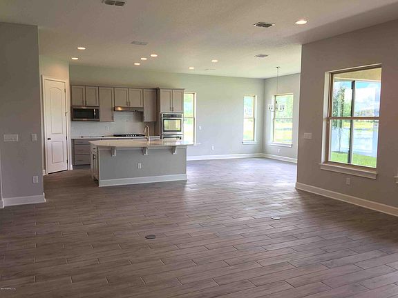 3rd image of 92 Arella Way