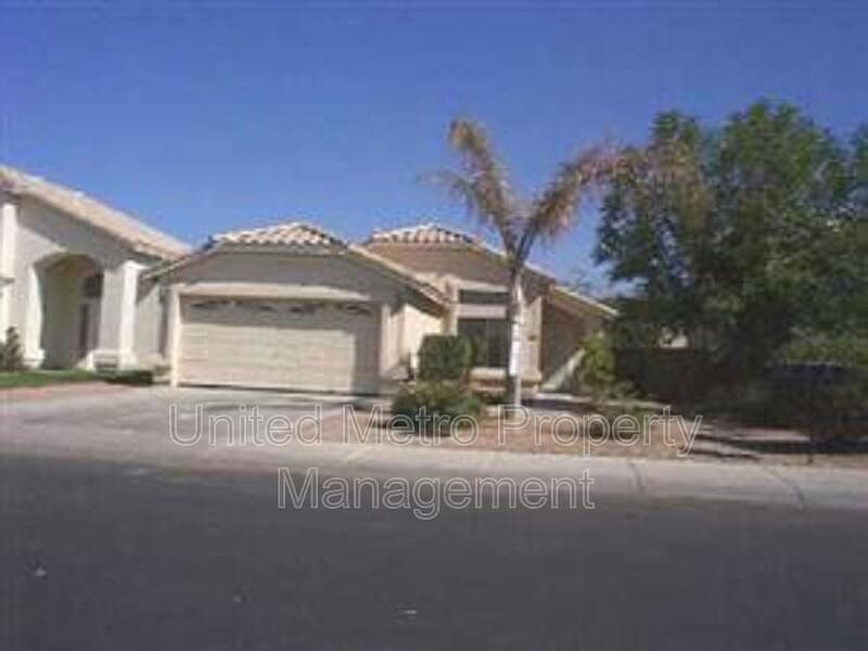 1st image of 8242 W Voltaire Ave