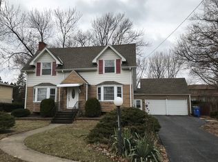 1210 S Linneman Rd, Mount Prospect, IL 60056