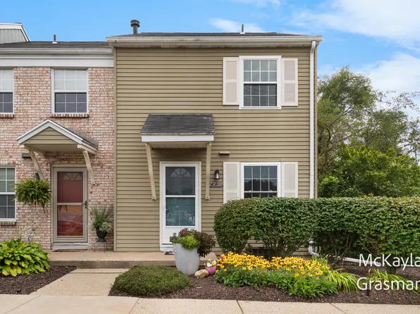 740 Pinckney Ct NW #32, Comstock Park, MI 49321