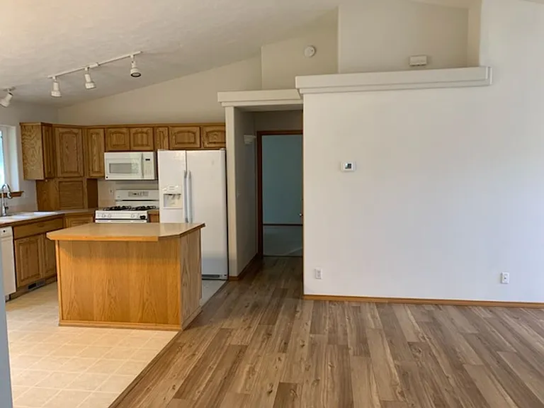 9049 N Torrey Ln — Photo 7