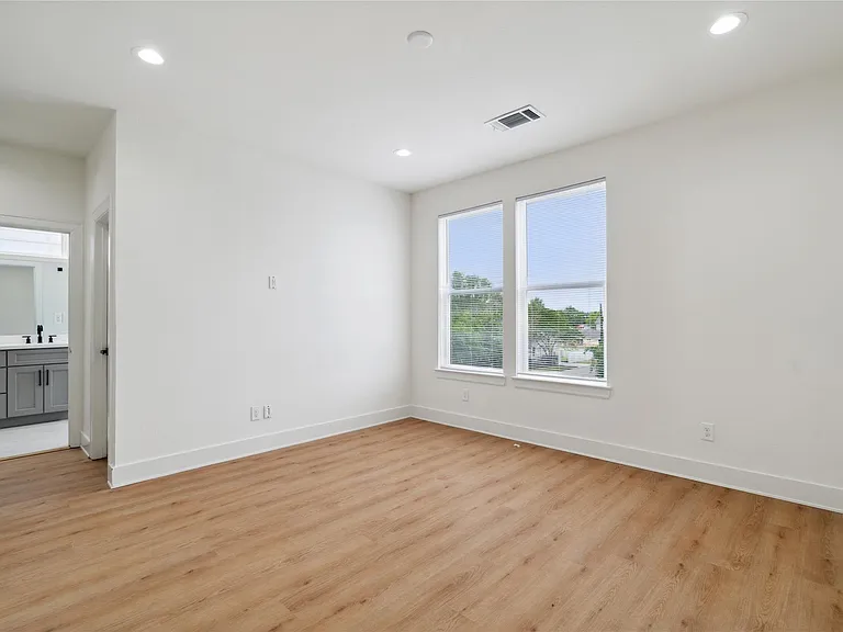 4631 Balkin St — Photo 10