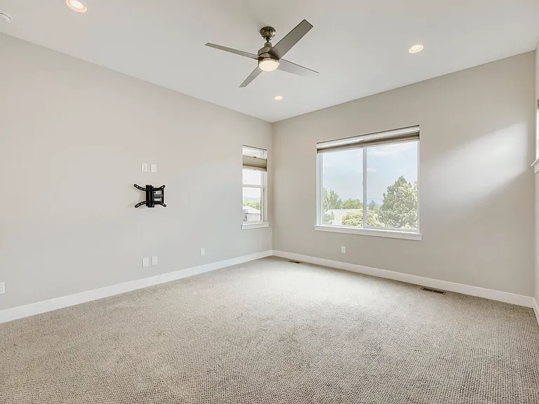 687 Easton Ct — Photo 21