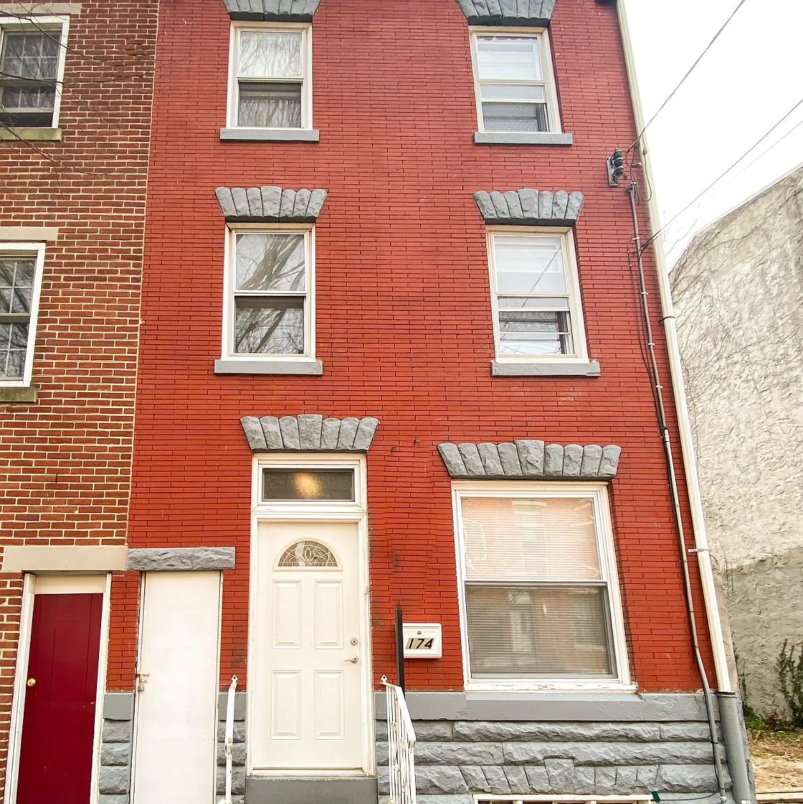 5 bed, 1.5 bath, 2016 sqft, $2,300 — Photo 2