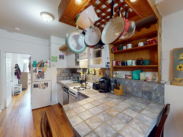 915 Garden St #4R — Photo 5