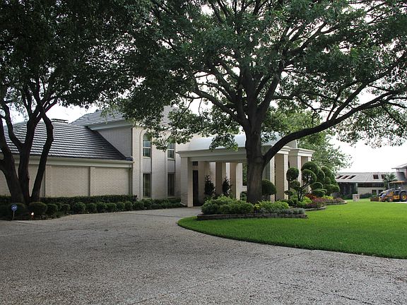 3rd image of 304 Havenwood Ln N