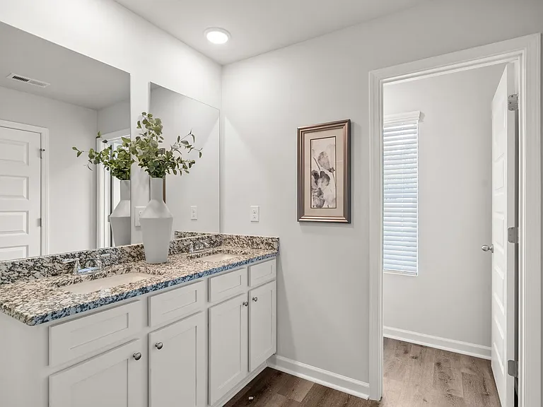 1015 Harden Dr NW — Photo 5