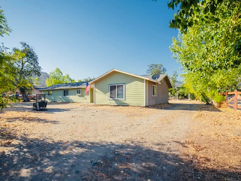 6039 Dogwood Dr — Photo 2