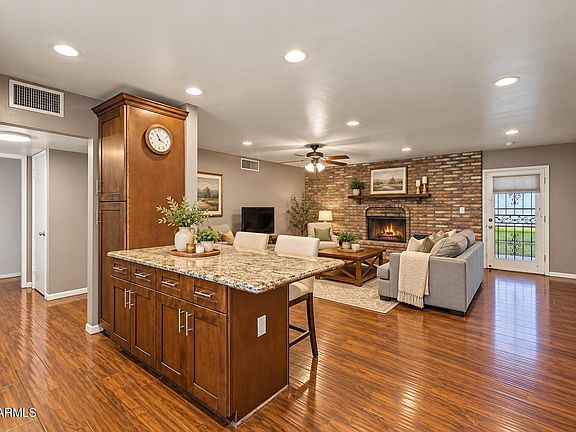 4th image of 4140 E WINDSOR Avenue