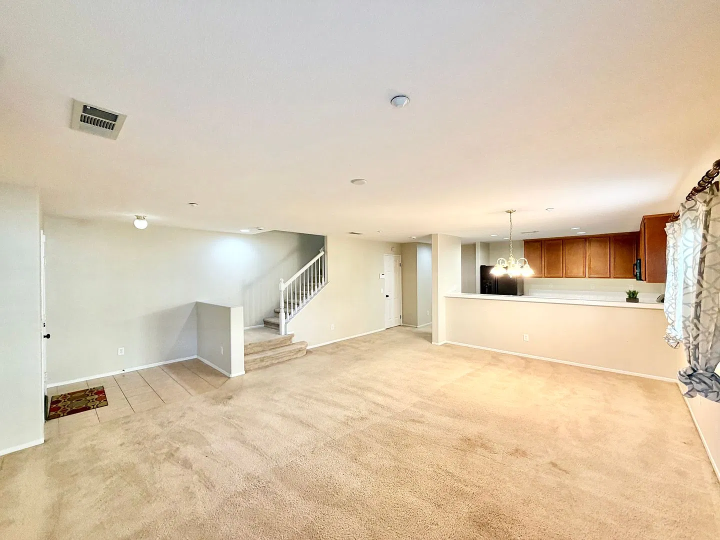 Palacio de Oro 2 Bedroom 2.5 Bathroom Condo With Attached Garage & Included Appliances! — Photo 4
