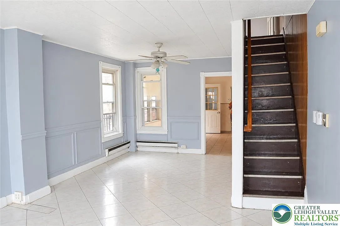 3 bed, 2.0 bath, 1253 sqft, $1,900 — Photo 3
