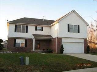 42124 Richmond Dr, Belleville, MI 48111