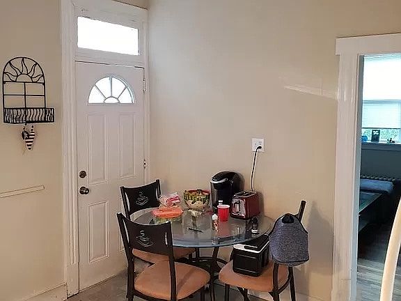 Kitchen eat in area