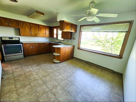 4th image of 24 Evans Ave