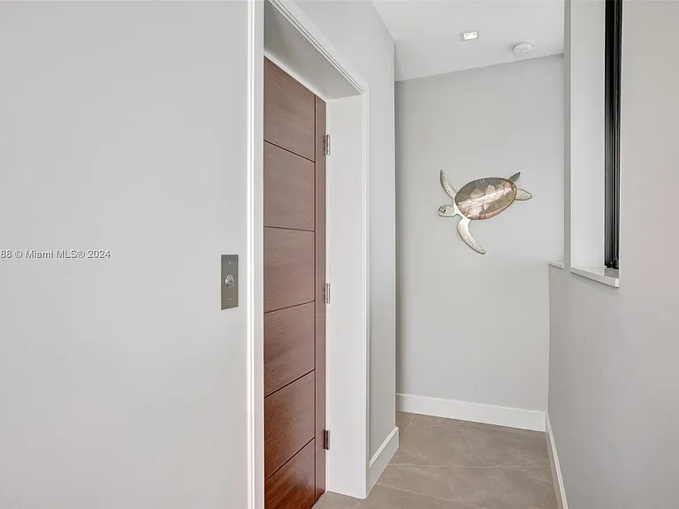 305 Oak St — Photo 30