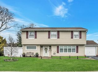 311 N Rutherford Ave, Massapequa, NY 11758