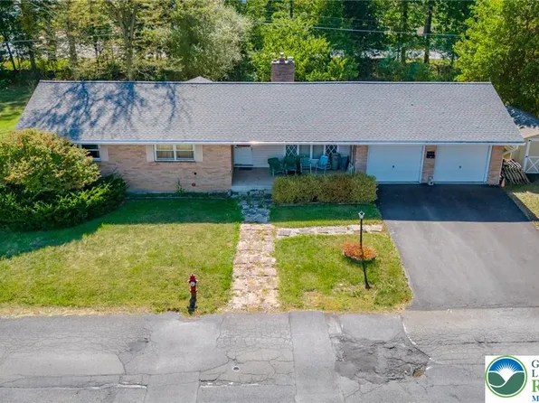 1071 Shadow Oaks Ln, Slatington, PA 18080