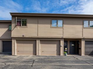 870 Stone Ridge Pl, Dubuque, IA 52001
