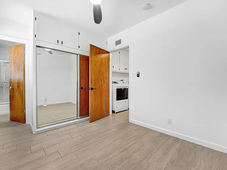 555 Amalfi Dr — Photo 24