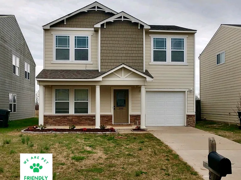 250 Bermuda Lakes Dr — Photo 2