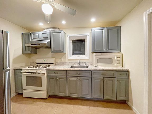 4th image of 26 Seafoam St #1
