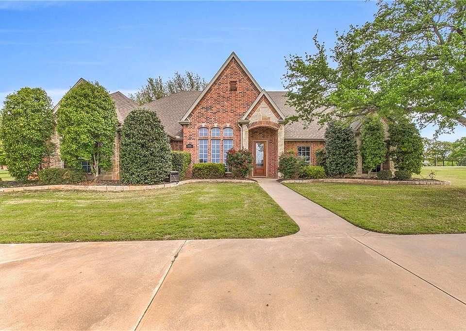 1st image of 3226 Golden Oaks Cir