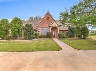 3226 Golden Oaks Cir, Granbury, TX 76049