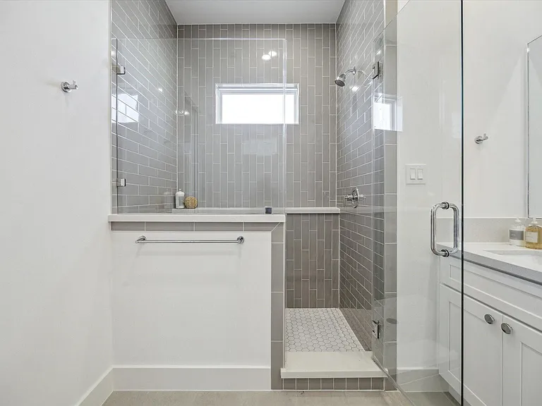 845 Elkhart St #D — Photo 14