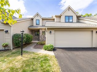 3 Marbury Gln, Fairport, NY 14450