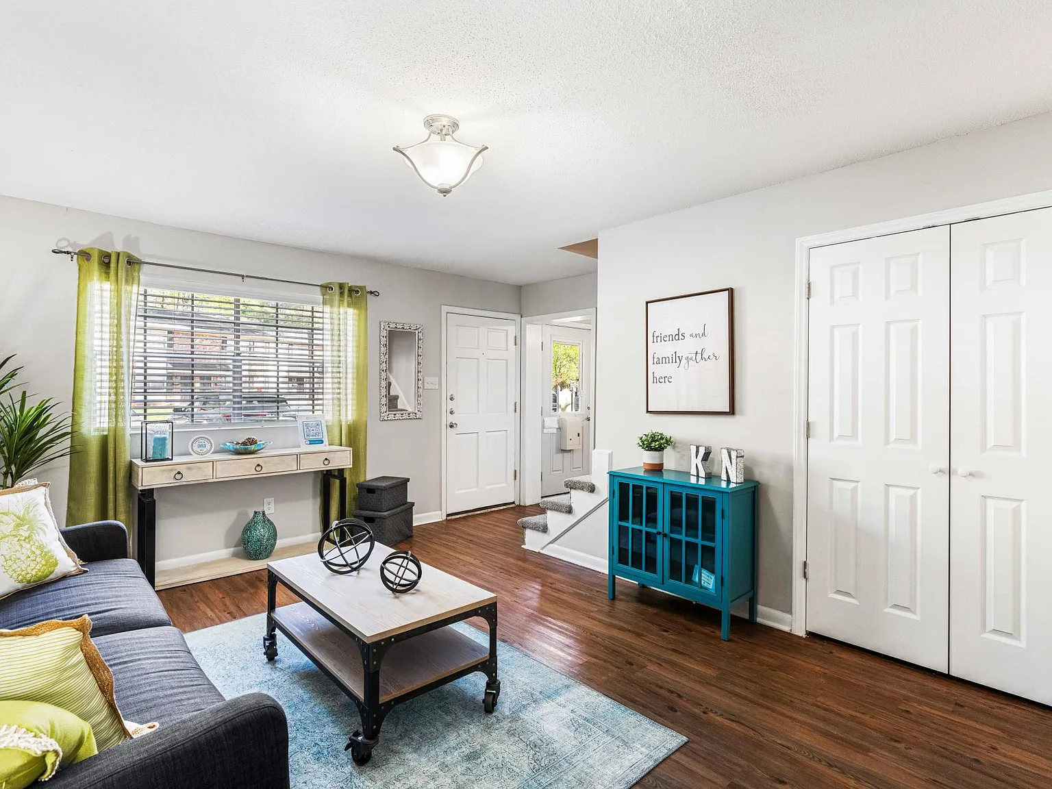 Knollwood Townhouse Apartments — Photo 3