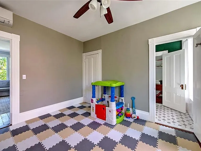 240 Brown St #2 — Photo 27