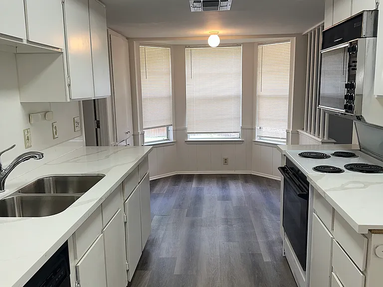 8807 Angel Valley St — Photo 4