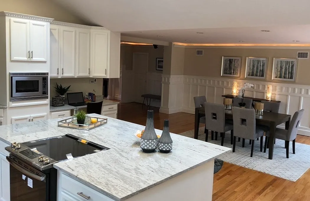 5 bed, 4.5 bath, 6000 sqft, $10,999 — Photo 2