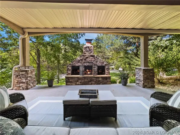 302 Country Ridge Dr, Camdenton, MO 65020