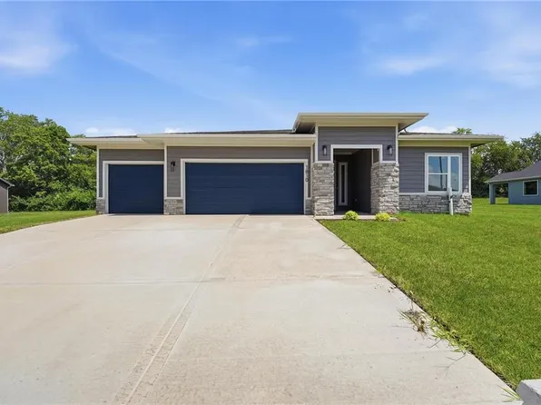 1810 Halls Creek Ave, Raymore, MO 64083