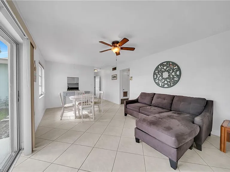 730 Joel Blvd — Photo 3