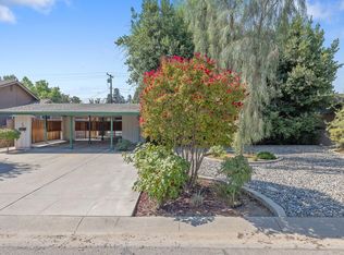 945 W Howard Ave, Visalia, CA 93277