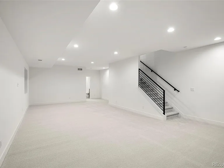 588 Adams St — Photo 14