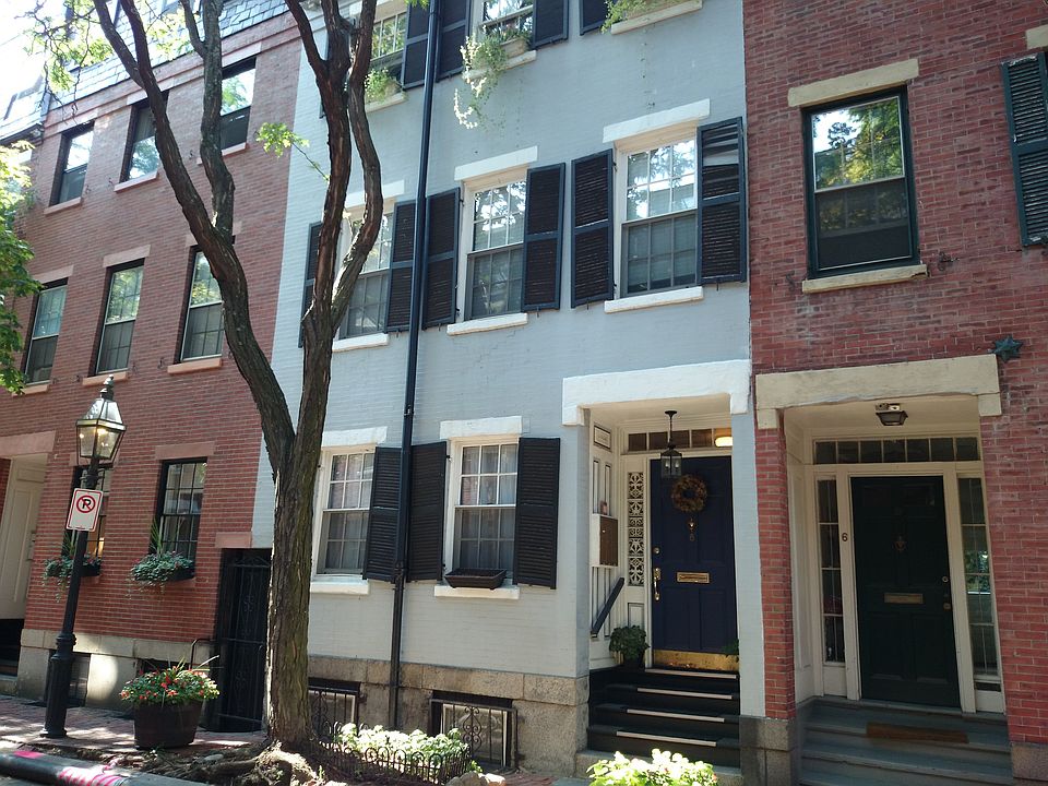 2nd image of 8 Melrose St #3