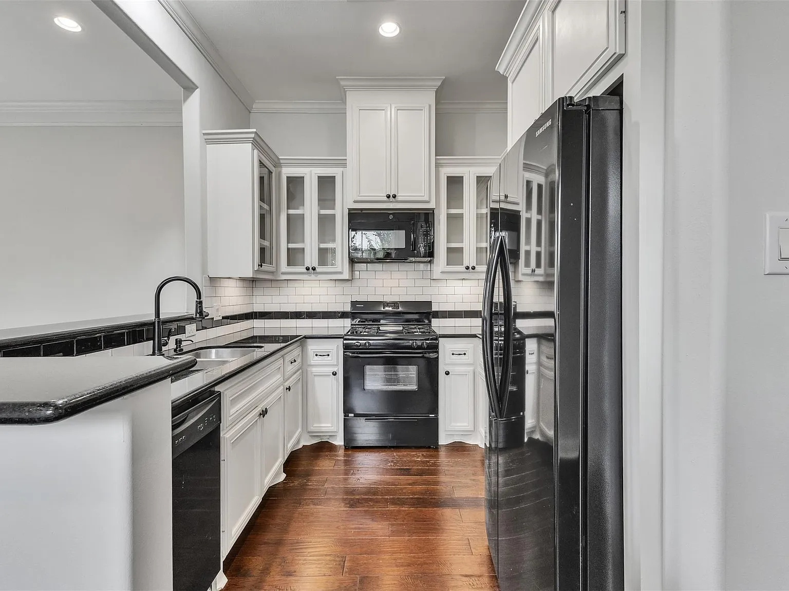 3 bed, 2.5 bath, 1468 sqft, $2,350 — Photo 4