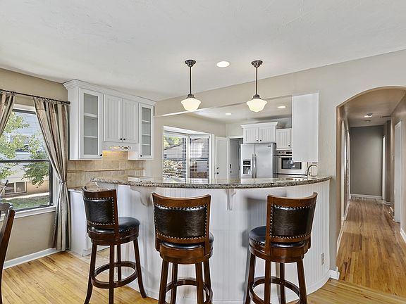 3rd image of 1056 E Elgin Ave