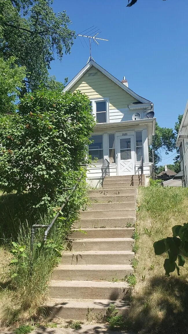 3 Bedroom Single Family Home — Photo 1