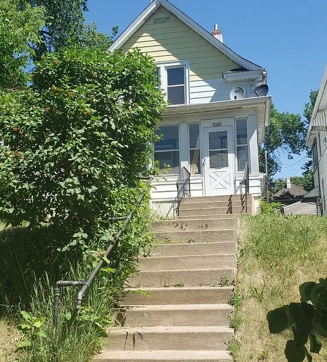 2020 2nd Ave N