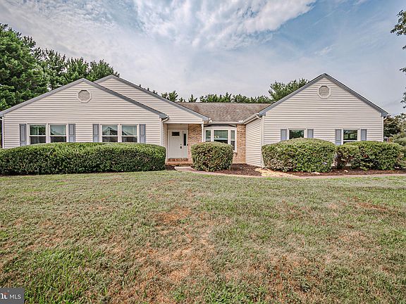 4th image of 4 Headwater Ln