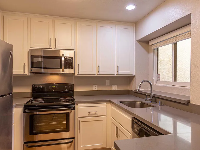 Elan Overlook Laguna Apartments — Photo 25