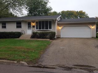 406 W Greenwood Ave, Woodstock, IL 60098