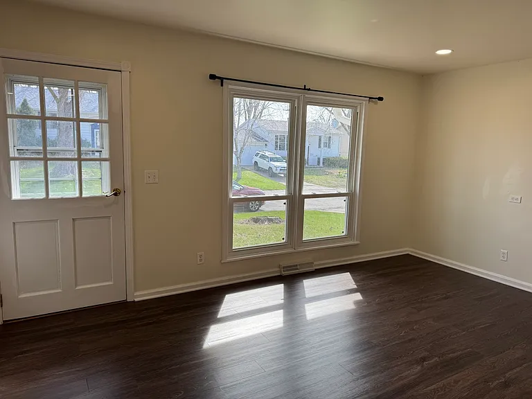 2319 Pinehurst Dr — Photo 4